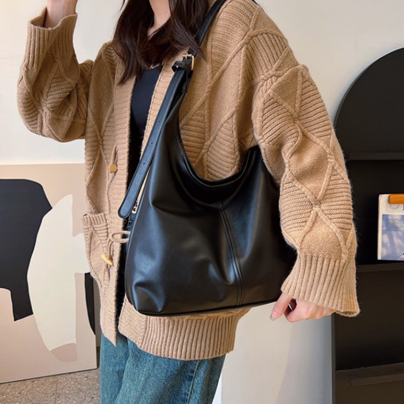 Miękka torebka hobo na ramię z – Leatherwork Workshop recenzja i cena