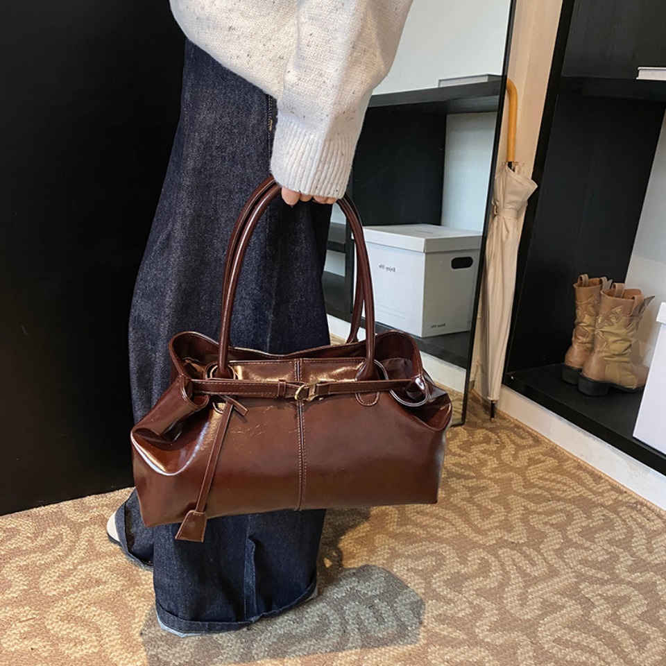 Zimowa torebka hobo z olejowan – Leatherwork Workshop recenzja i cena